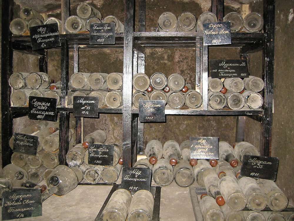 Bottiglie in cantina